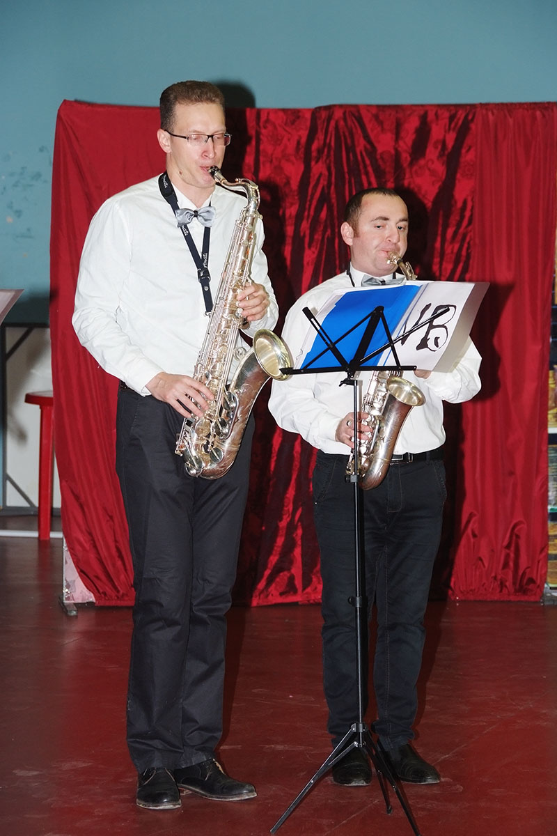 Два саксофониста