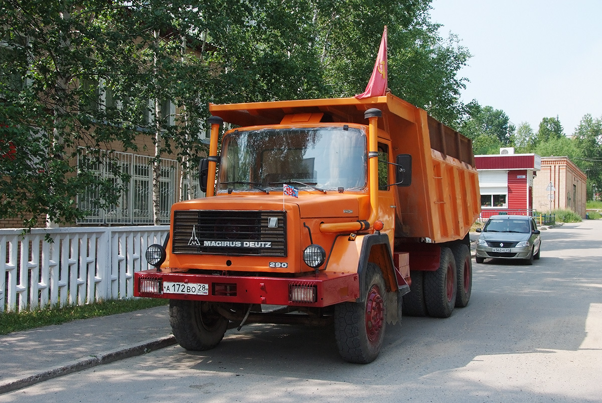 А это ещё одна легенда БАМа - грузовик Магирус (Magirus-Deutz 232 D 19). К середине 1970-х годов Советскому Союзу, ведущему прокладку Байкало-Амурской железнодорожной магистрали, для успешного выполнения строительства требовалось значительное расширение грузового автомобильного парка. Для этих целей было решено закупить необходимое количество грузовиков за границей. Основное требование, предъявляемое к техническим характеристикам машин, — дизельный двигатель, способный выдерживать нагрузки при температуре окружающего воздуха от -45 °C до +30 °C. На этих машинах работали лучшие водители