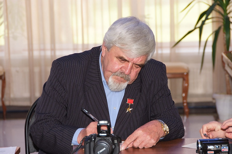 Александр Васильевич Бондарь, Герой Социалистического Труда