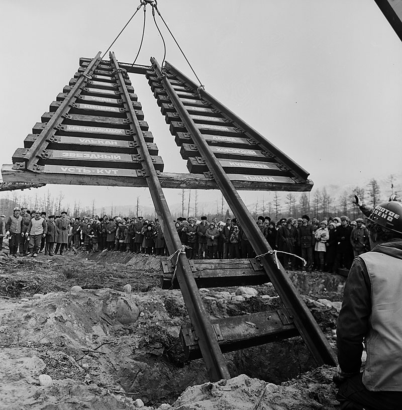 Памятник стыковке в Балбухте 29 сентября 1984 года