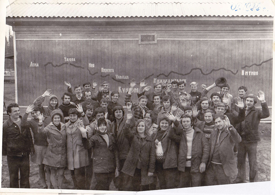 Ребята из отряда им. Н.Островского в Кунерме - 12 сентября 1976 года. Первая фотография В.Войналовича, сделанная им на БАМе